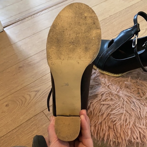 Black heels - Picture 2 of 3